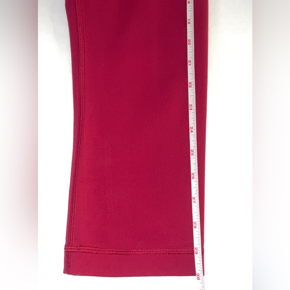 Lululemon Raspberry Capri Leggings - Size 8 - Picture 6 of 10